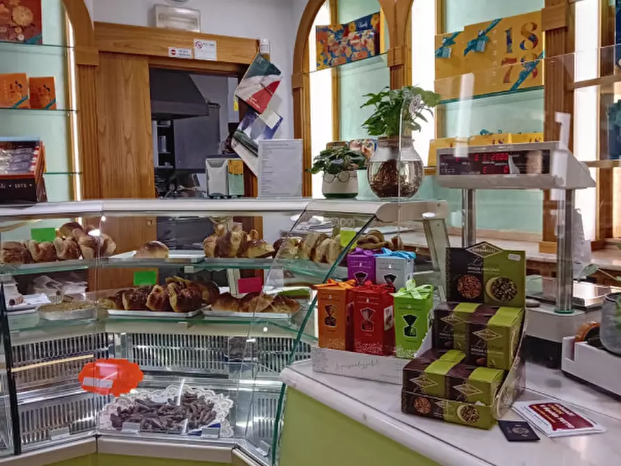 Immagine 8 di Attività commerciale in vendita  in via A. gramsci a Desenzano Del Garda