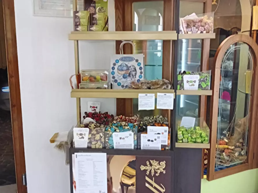 Immagine 11 di Attività commerciale in vendita  in via A. gramsci a Desenzano Del Garda