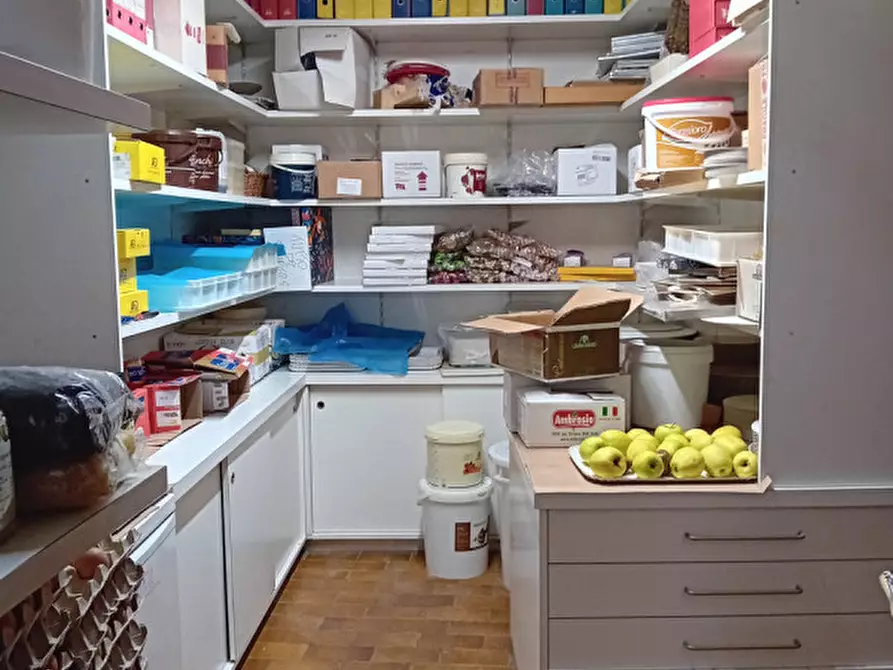 Immagine 19 di Attività commerciale in vendita  in via A. gramsci a Desenzano Del Garda