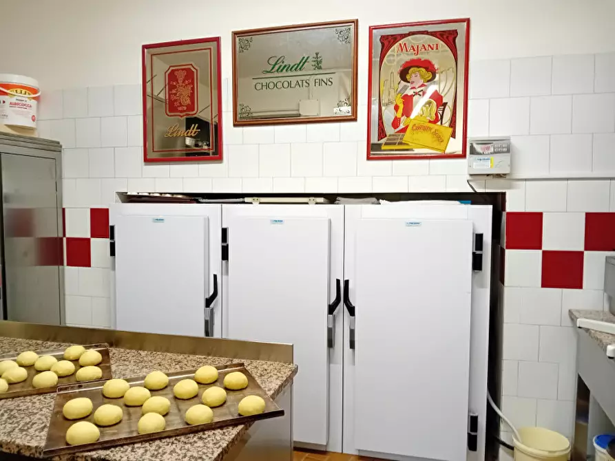 Immagine 20 di Attività commerciale in vendita  in via A. gramsci a Desenzano Del Garda