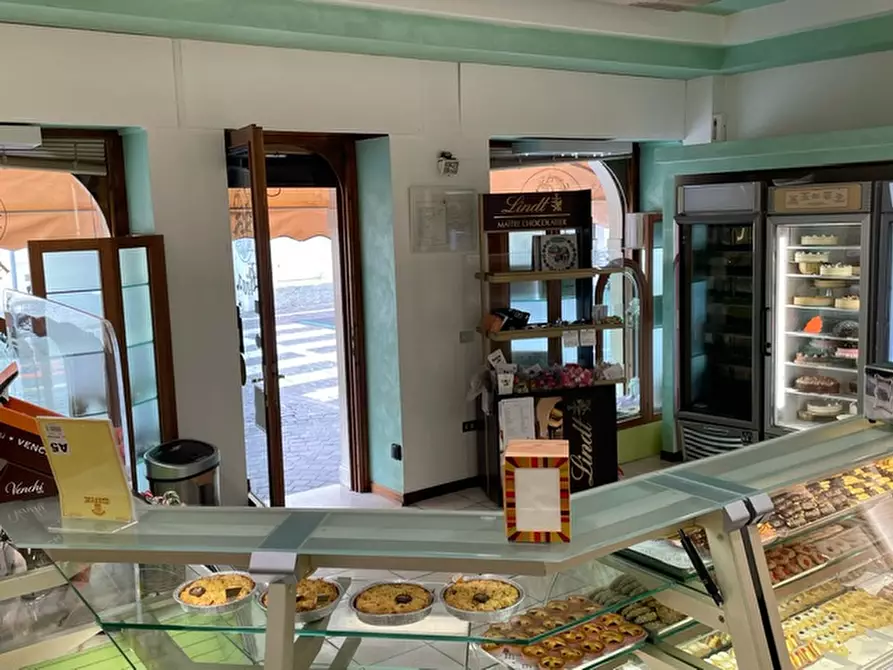 Immagine 29 di Attività commerciale in vendita  in via A. gramsci a Desenzano Del Garda