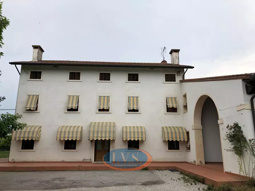 Immagine 1 di Villa in vendita  in Via D. Cattaneo nr 1 a Montegalda