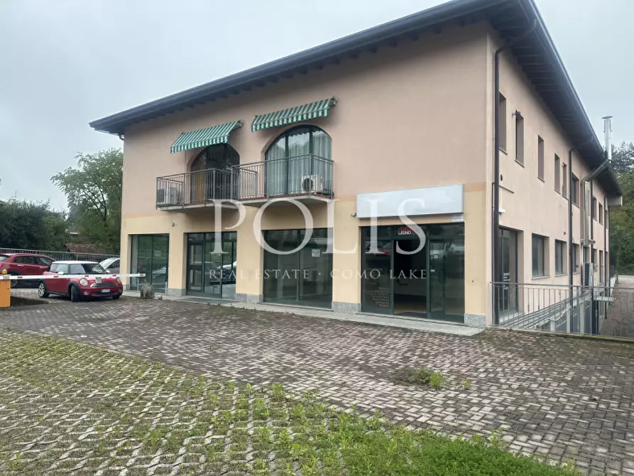 Immagine 2 di Negozio in vendita  a Appiano Gentile