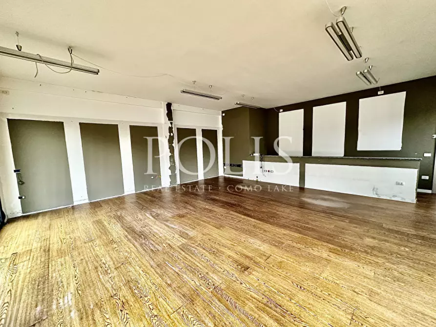 Immagine 3 di Negozio in vendita  a Appiano Gentile