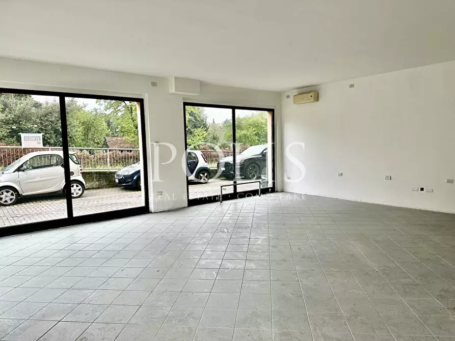 Immagine 6 di Negozio in vendita  a Appiano Gentile