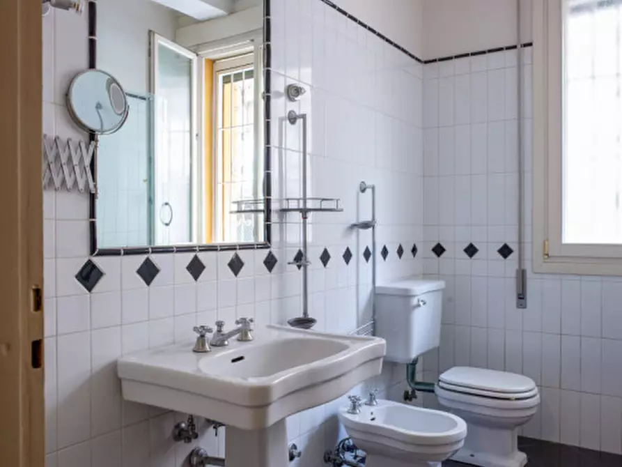 Immagine 9 di Appartamento in vendita  in Viale Oriani 33 a Bologna