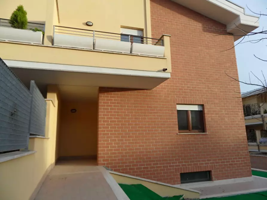 Immagine 1 di Villa in vendita  in via Marino Dalmonte a Roma