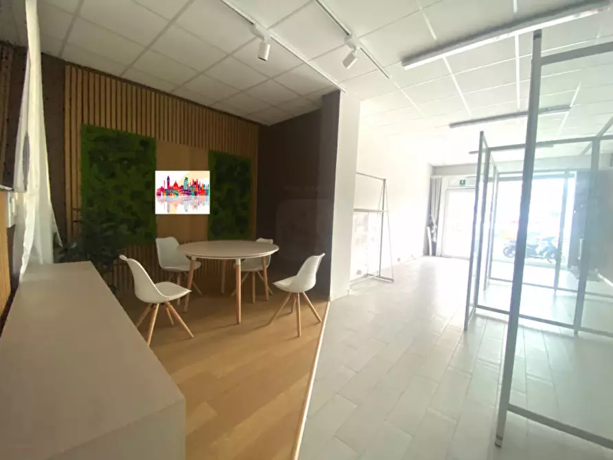 Immagine 14 di Negozio in vendita  in PIAZZALE STANGA a Padova