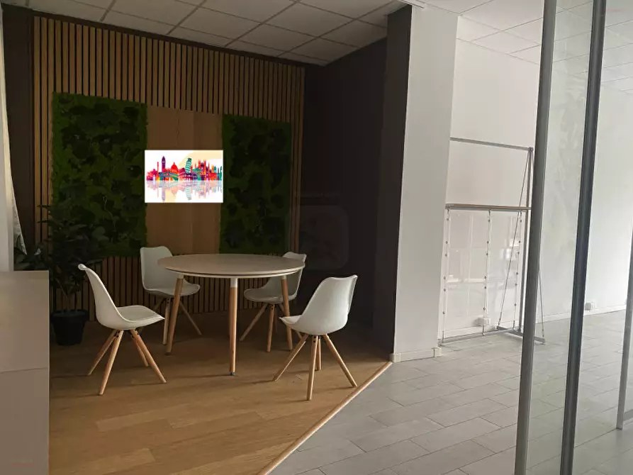 Immagine 15 di Negozio in vendita  in PIAZZALE STANGA a Padova