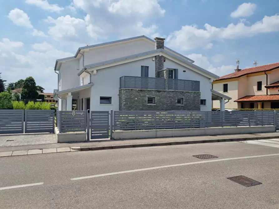 Immagine 1 di Casa bifamiliare in vendita  in via Rovigo 8 a Rubano