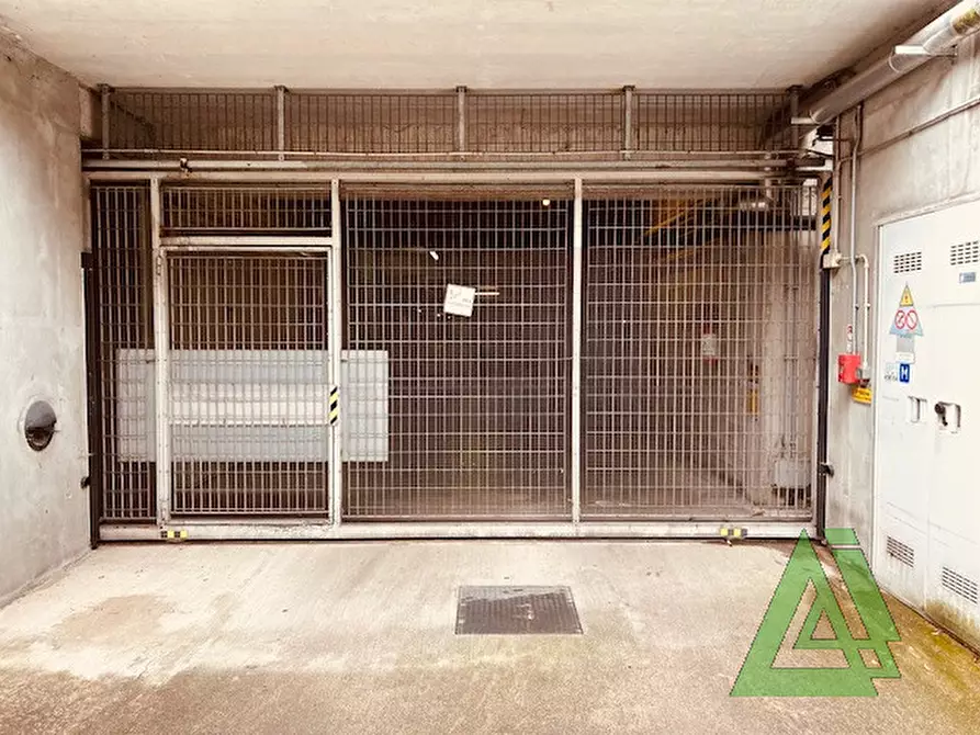 Immagine 3 di Garage in vendita  a Castelfranco Veneto