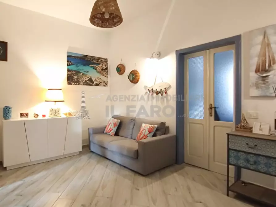 Immagine 1 di Appartamento in vendita  in Via Leonardo da Vinci a La Maddalena