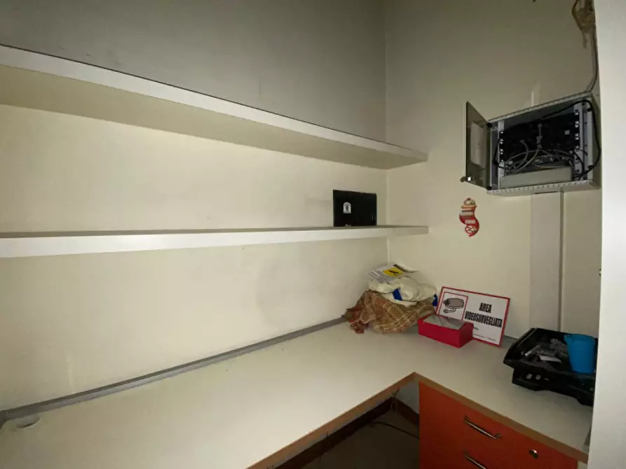 Immagine 2 di Negozio in affitto  in VIA GALLIANO a Firenze