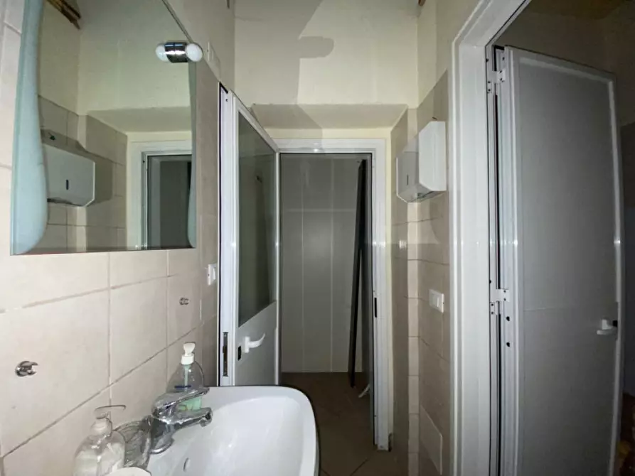 Immagine 6 di Negozio in affitto  in VIA GALLIANO a Firenze