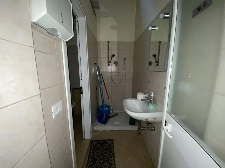 Immagine 8 di Negozio in affitto  in VIA GALLIANO a Firenze