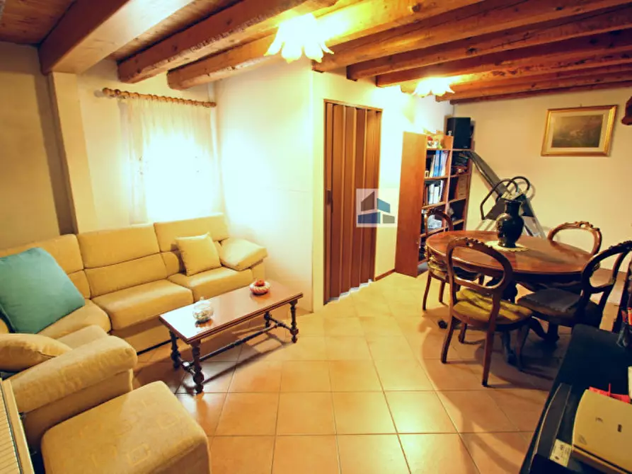 Immagine 5 di Casa trifamiliare in vendita  in via alfieri a Santa Maria Di Sala