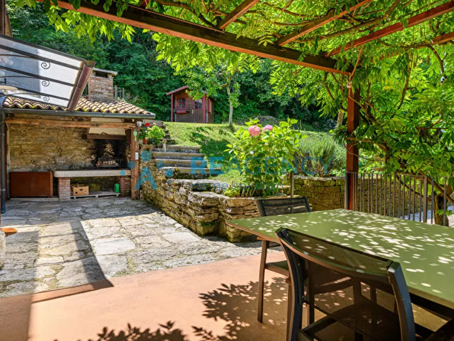 Immagine 8 di Villa in vendita  in via gollini a Chiampo