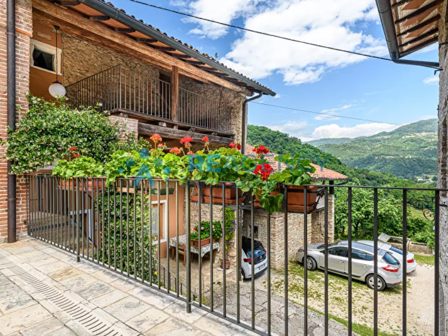 Immagine 14 di Villa in vendita  in via gollini a Chiampo