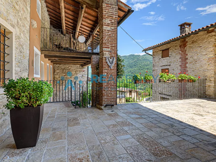 Immagine 15 di Villa in vendita  in via gollini a Chiampo