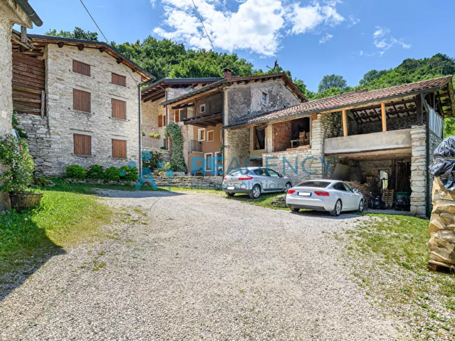 Immagine 21 di Villa in vendita  in via gollini a Chiampo