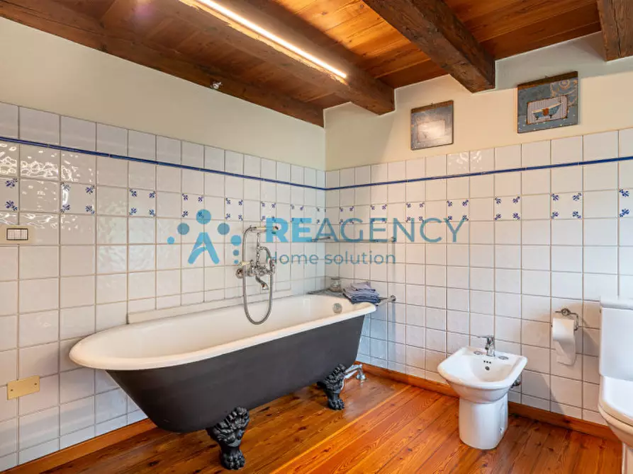 Immagine 37 di Villa in vendita  in via gollini a Chiampo