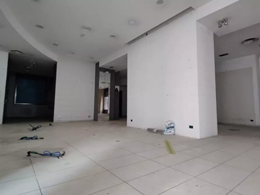 Immagine 3 di Negozio in affitto  in Viale Amendola a Eboli