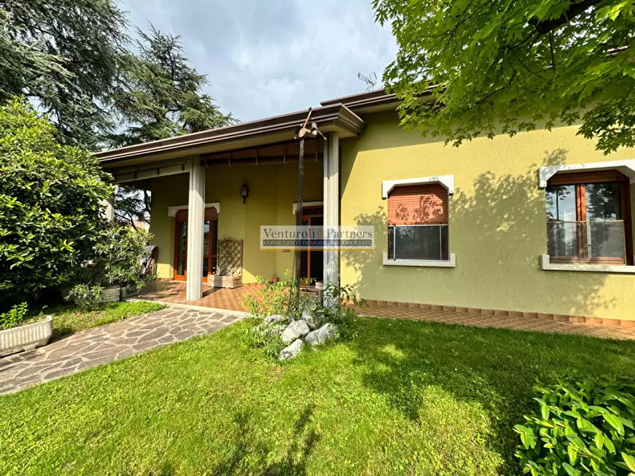 Immagine 1 di Villa in vendita  in via sant' antonio a Montichiari