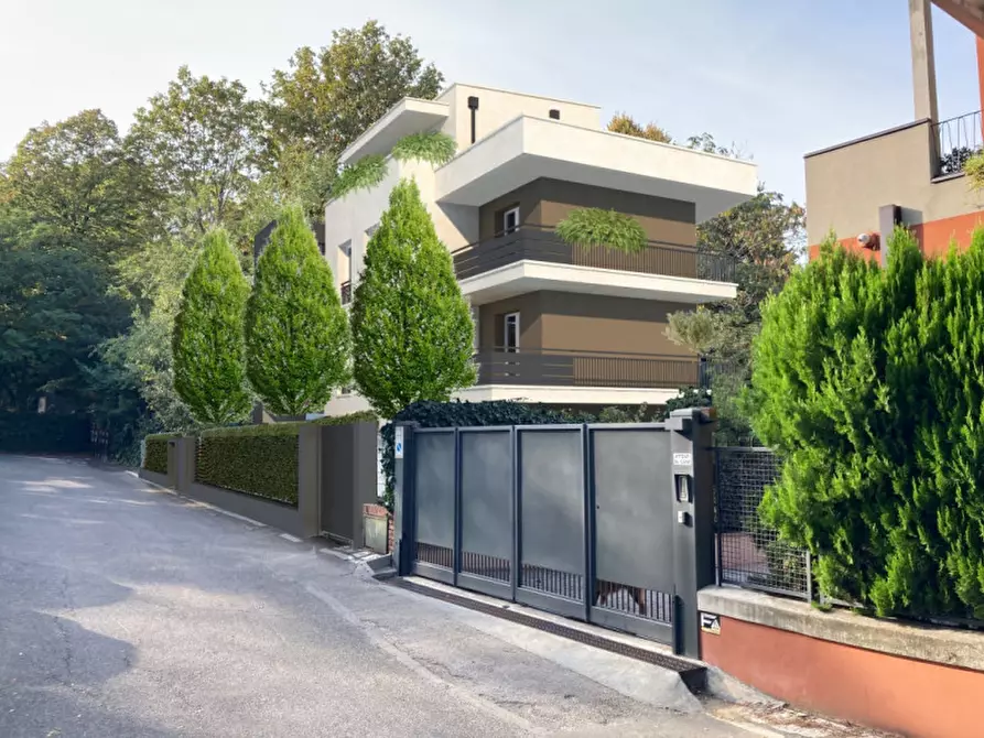 Immagine 1 di Appartamento in vendita  in Via Tagliacozzi a Bologna