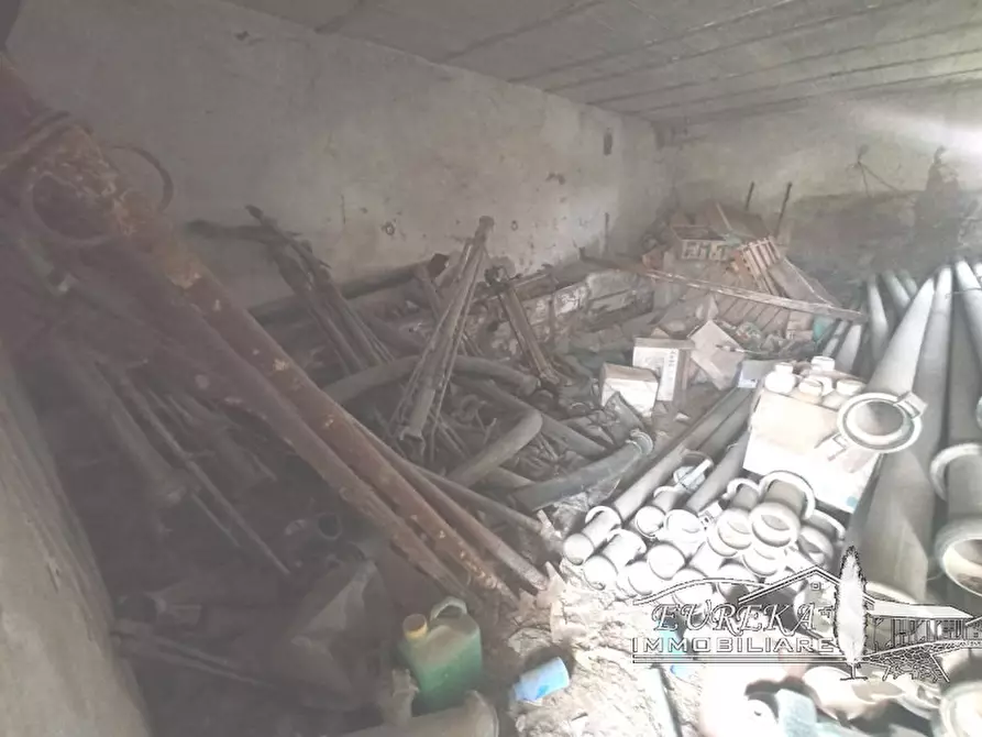 Immagine 8 di Magazzino in vendita  in via roma 152 a Castiglione Del Lago