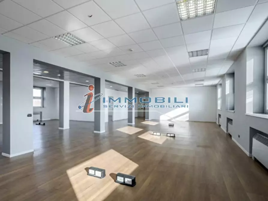 Immagine 4 di Palazzo in affitto  in VIA GROSIO a Milano