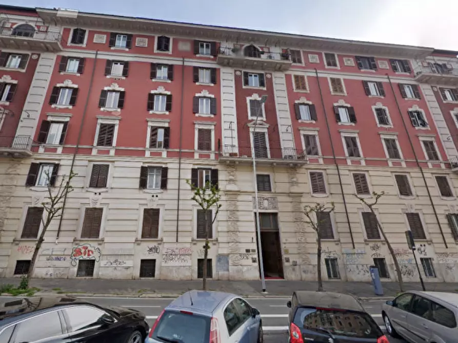 Immagine 1 di Appartamento in vendita  in VIA TARANTO a Roma