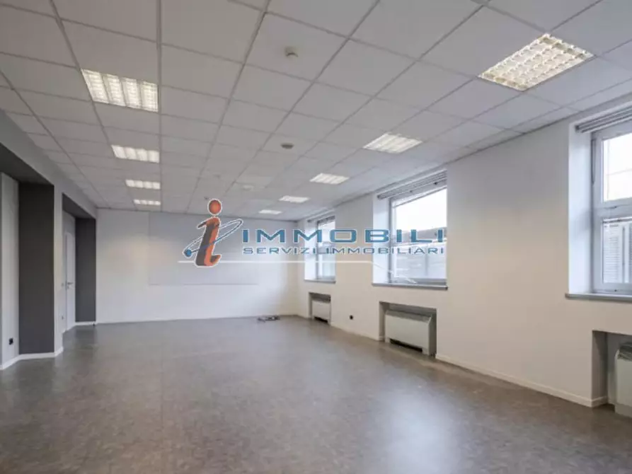 Immagine 5 di Ufficio in affitto  in VIA GROSIO a Milano