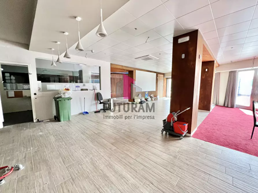 Immagine 10 di Negozio in affitto  in via montegrappa a Marostica