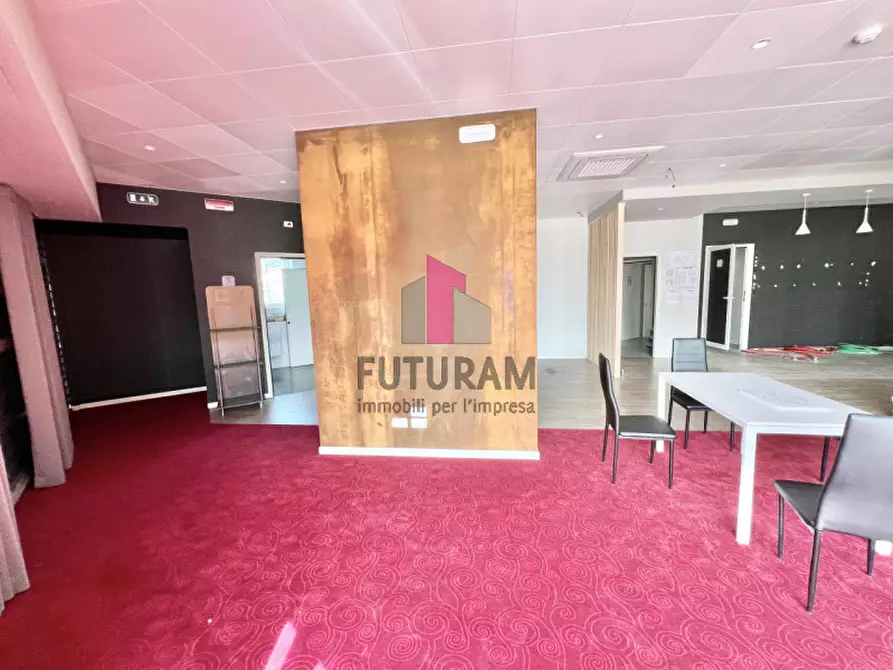 Immagine 11 di Negozio in affitto  in via montegrappa a Marostica