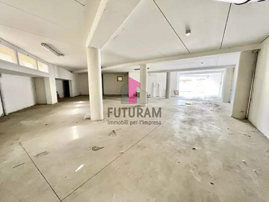 Immagine 19 di Negozio in affitto  in via montegrappa a Marostica