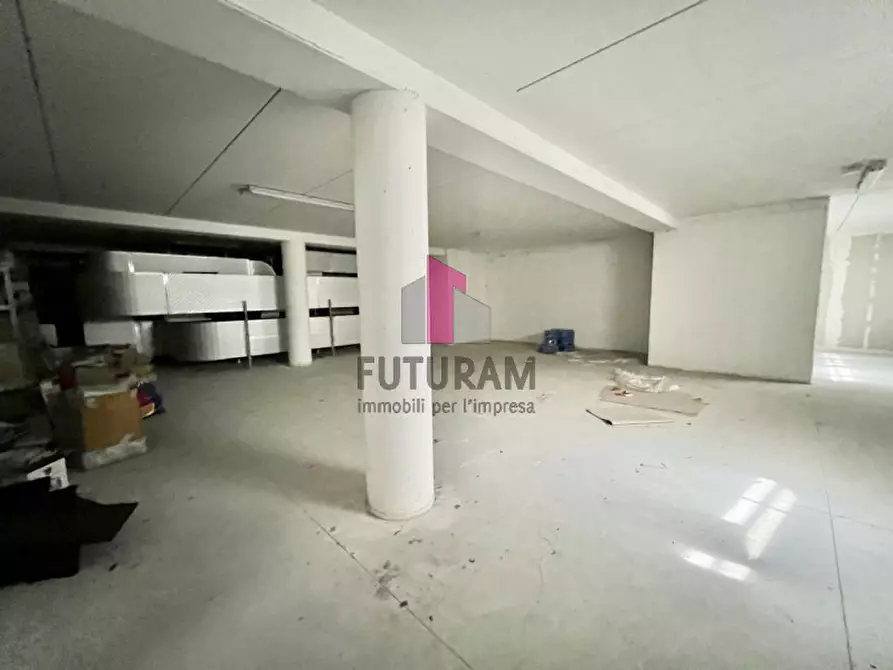 Immagine 23 di Negozio in affitto  in via montegrappa a Marostica