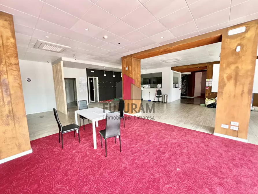 Immagine 12 di Negozio in vendita  in via montegrappa a Marostica