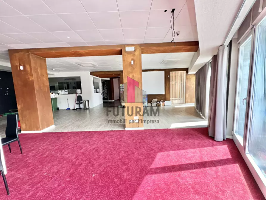 Immagine 13 di Negozio in vendita  in via montegrappa a Marostica