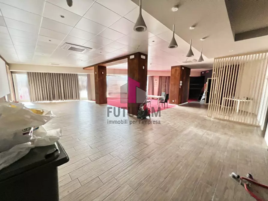 Immagine 14 di Negozio in vendita  in via montegrappa a Marostica