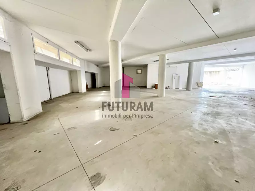 Immagine 20 di Negozio in vendita  in via montegrappa a Marostica