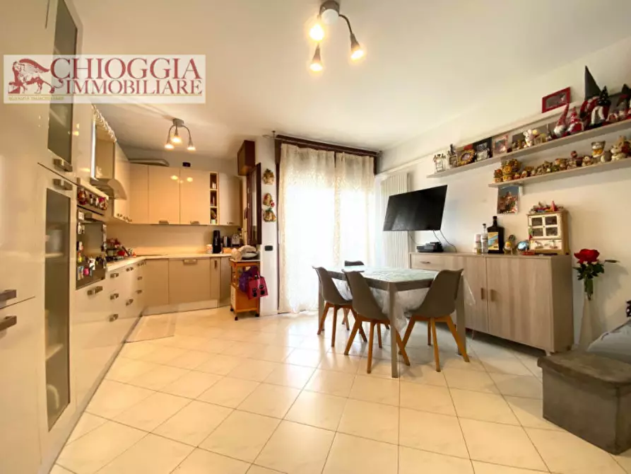 Immagine 1 di Appartamento in vendita  in via Nicolò Zeno a Chioggia
