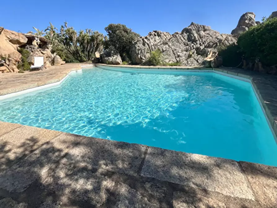 Immagine 3 di Villa in vendita  in via zara a Olbia