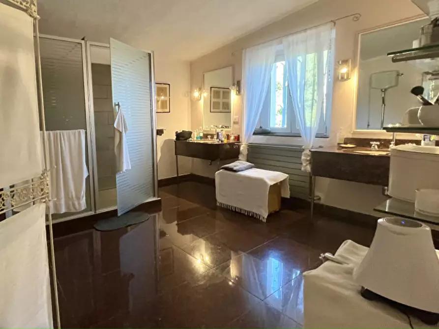 Immagine 26 di Villa in vendita  in via zara a Olbia