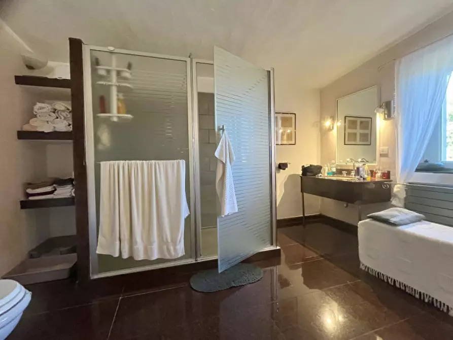 Immagine 27 di Villa in vendita  in via zara a Olbia