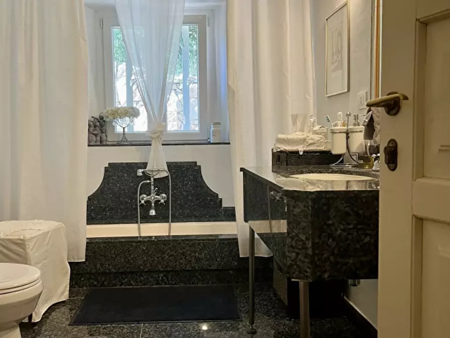 Immagine 28 di Villa in vendita  in via zara a Olbia