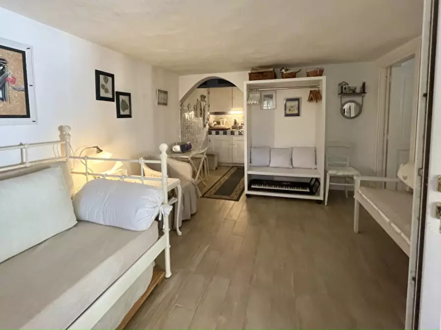 Immagine 31 di Villa in vendita  in via zara a Olbia