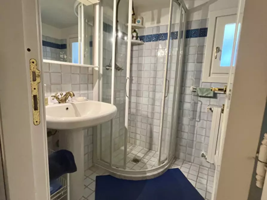 Immagine 34 di Villa in vendita  in via zara a Olbia