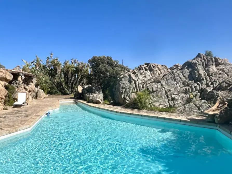 Immagine 57 di Villa in vendita  in via zara a Olbia