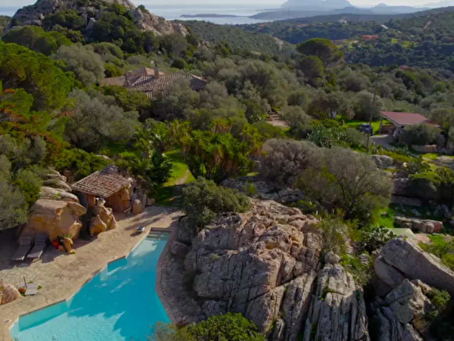 Immagine 83 di Villa in vendita  in via zara a Olbia