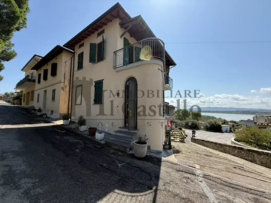 Immagine 1 di Appartamento in vendita  in Piazza Dante Alighieri a Castiglione Del Lago